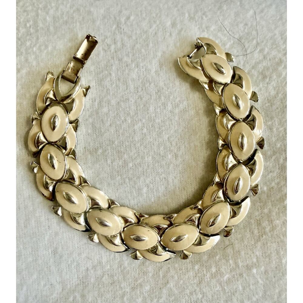 Vintage CORO Light Gold Tone Enamel Leaves 7.5” Bracelet Costume Jewelry